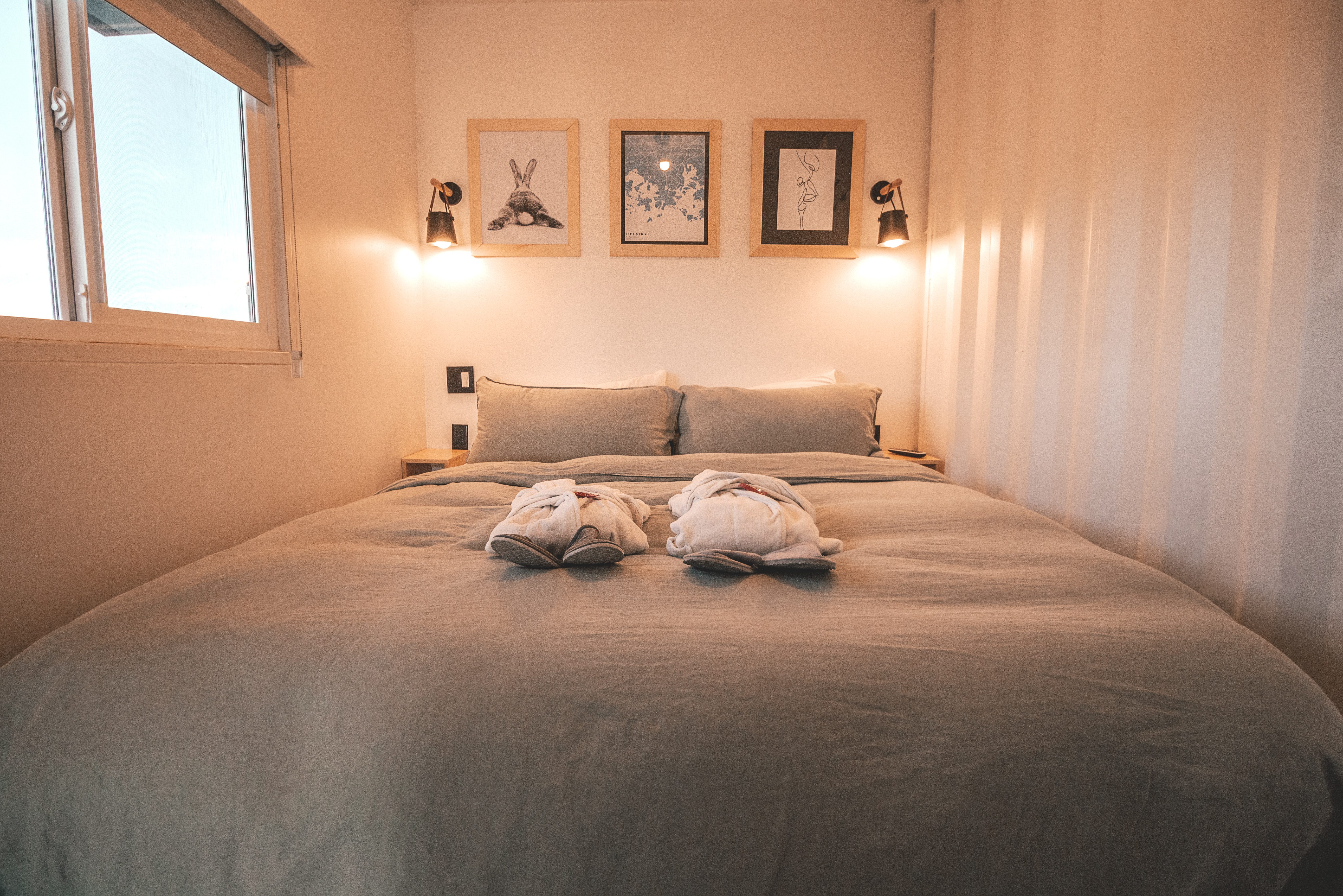 clutter free airbnb in Los Angeles