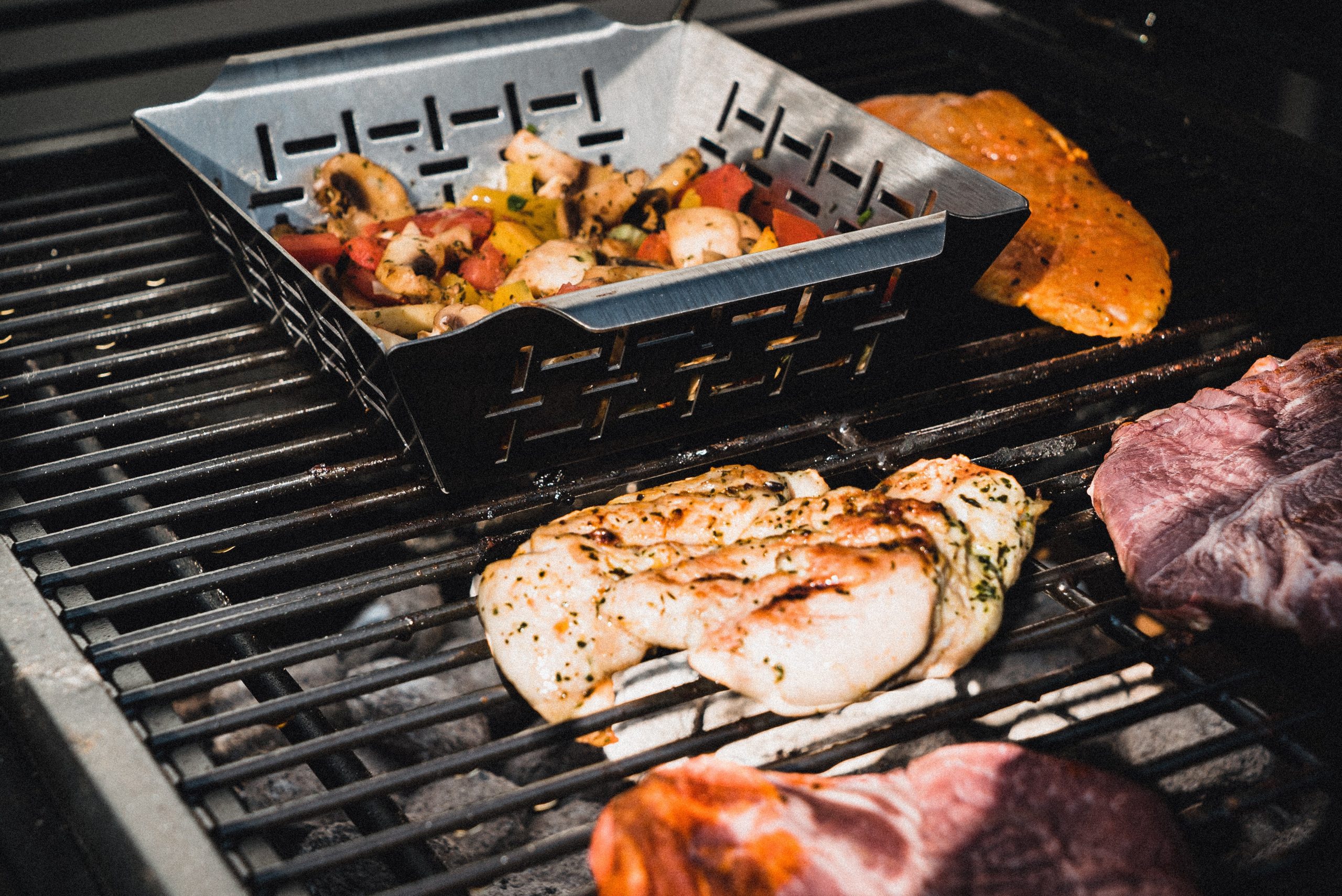 How to Clean a Grill With Household Items